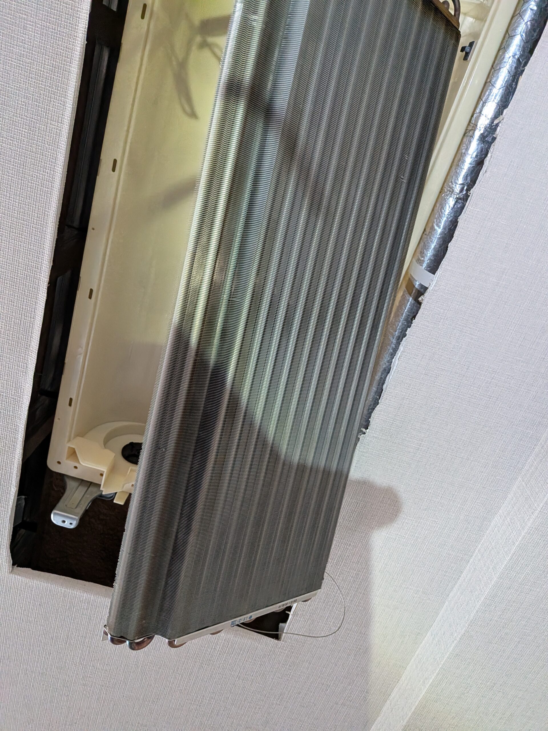 Panasonic天井埋込エアコン アルミフィン 黒カビ汚れ 佐倉市