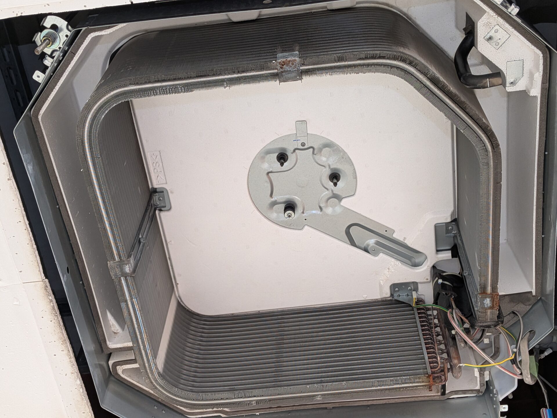 洗浄後のエアコン熱交換器